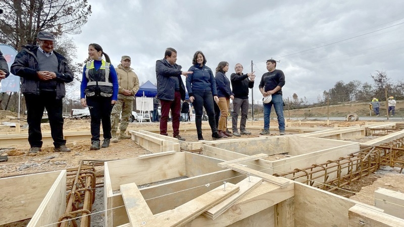 Comenzó la construcción de viviendas definitivas para damnificados por los incendios en Santa Juana