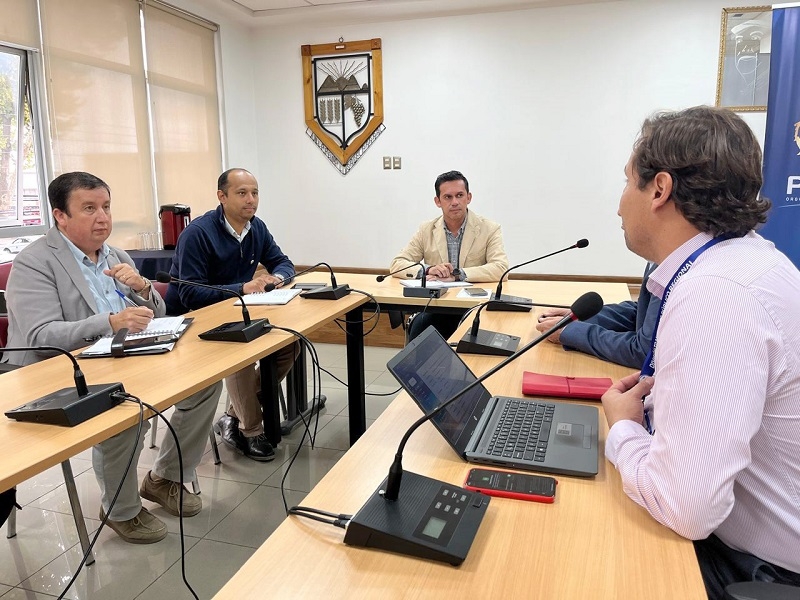 Alcalde de Parral y Seremi de Transportes avanzan en mejoras para refugios peatonales