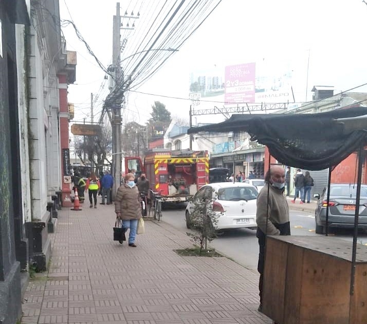 Linares: Bomberos atendió llamado de incendio en calle Independencia 769