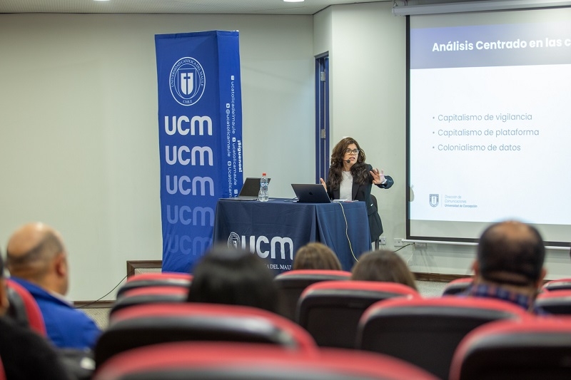 Comunicadores de la región del Maule se congregaron en la UCM en torno a la inteligencia artificial 
