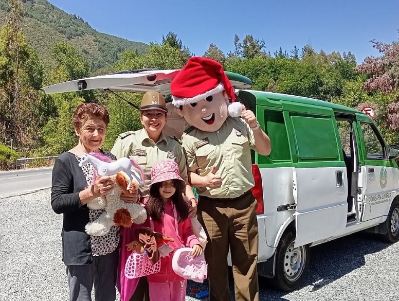 Linares: Carabineros concurrió en vísperas navideñas hasta la zona cordillerana de Chupallar y Roblería
