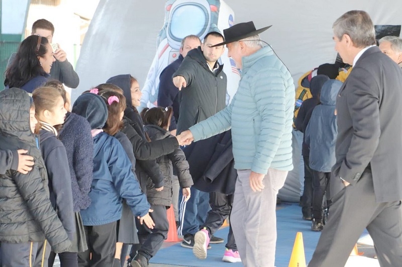 Estudiantes de Longaví conocieron el Planetario Móvil