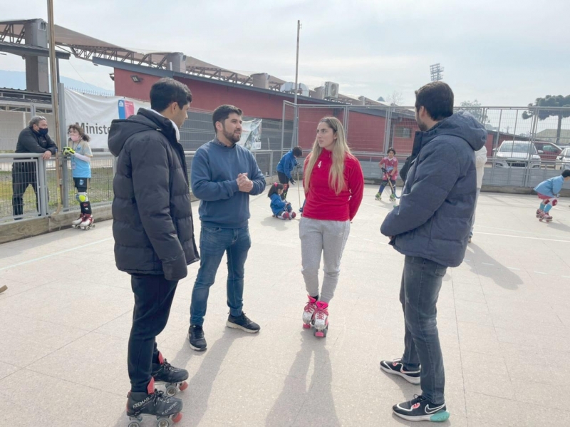 Mundialistas de hockey patín dictaron clínica en Talca 