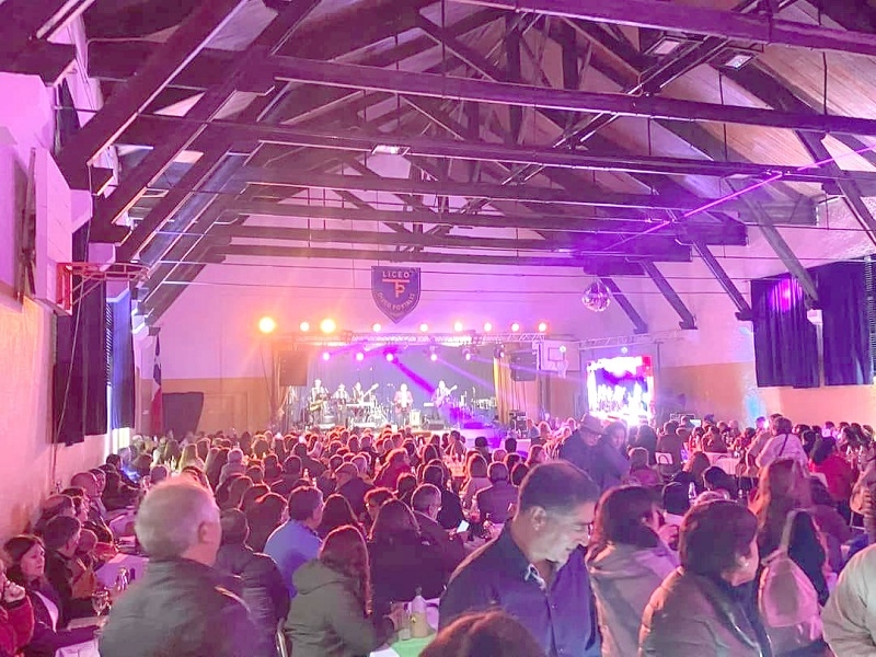 Exitosa Noche Nostálgica en Linares