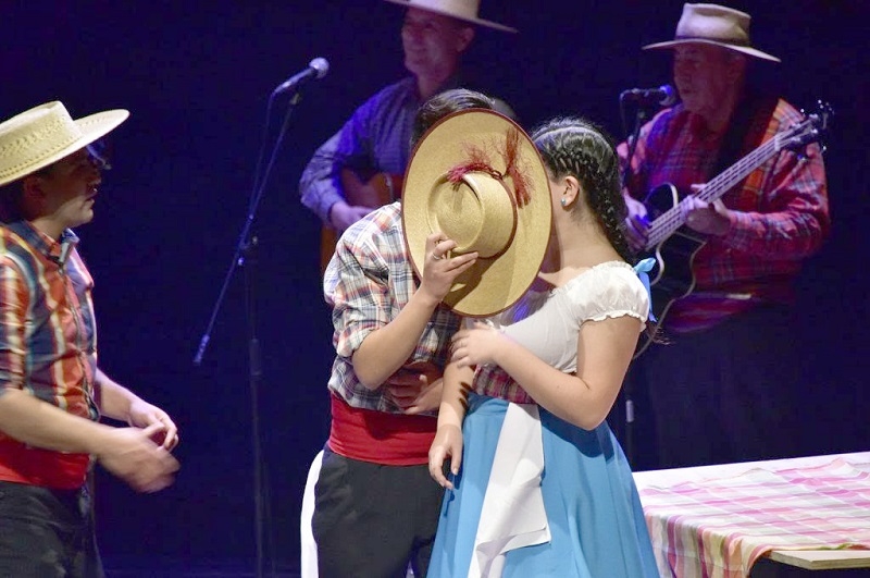 La tradición se toma el escenario del Teatro Regional del Maule con Las Noches de Folclor
