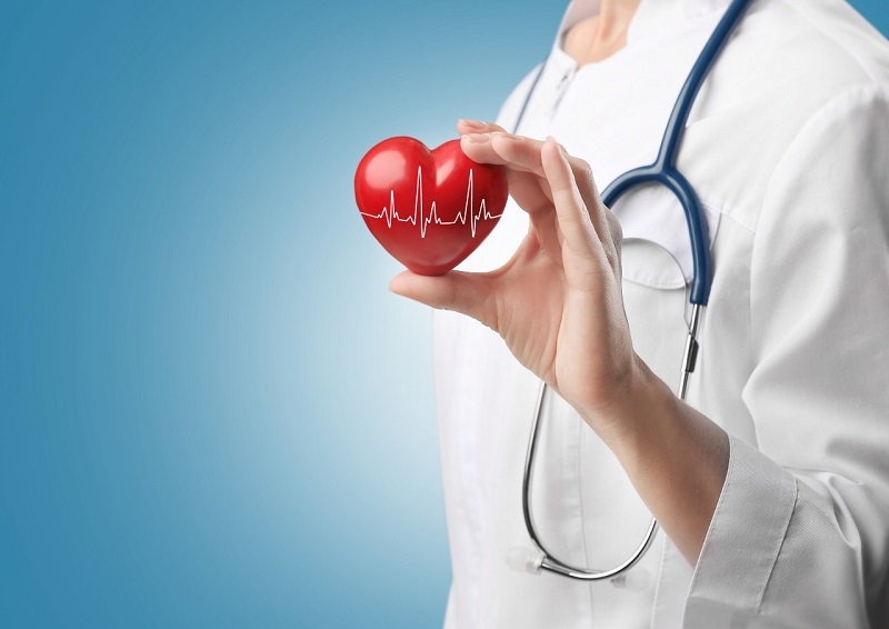 Dolor o puntadas en el corazón: ¿Cuándo se debe ir al cardiólogo?  