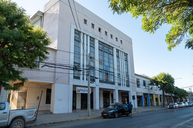Alcaldesa de Cauquenes pide a Presidente Boric apoyo para reconstruir Teatro Municipal