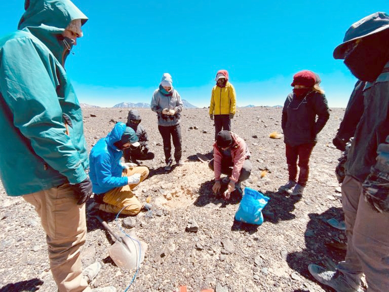  Aguas que circulan bajo depósitos volcánicos del altiplano chileno podrían ser ricas en Litio