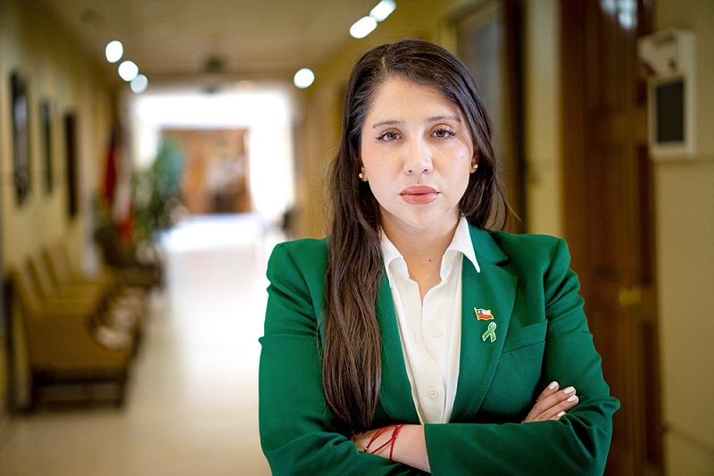 Diputada Veloso (Ind-PR) tras resolución del conflicto por sueldos impagos en obras del Hospital de Cauquenes: "No permitiremos más descaros así”