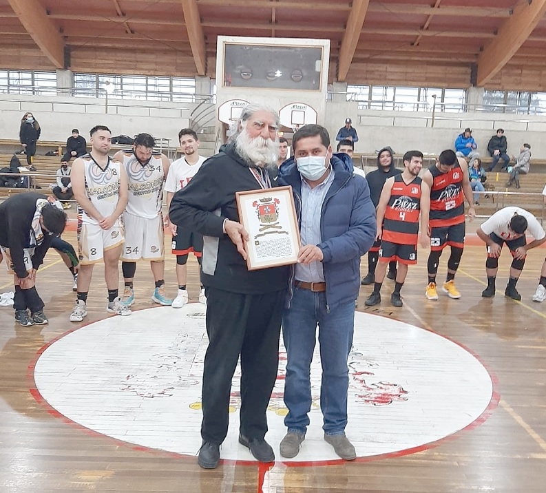 Baloncesto: Campeonato en homenaje a Luis Moreno Anabalón fue ganado por  equipo talquino Los Pávez