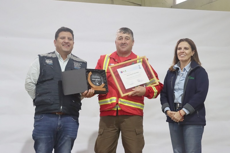 CONAF Maule reconoció el trabajo de  los brigadistas forestales de la región  