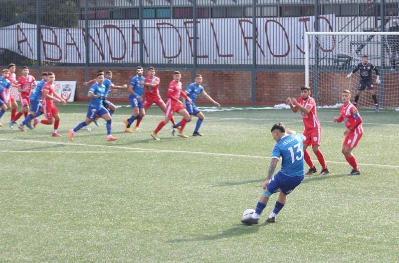 Albirrojos perdieron el invicto en Quillón, pero continúan como líderes exclusivos del torneo de Tercera A