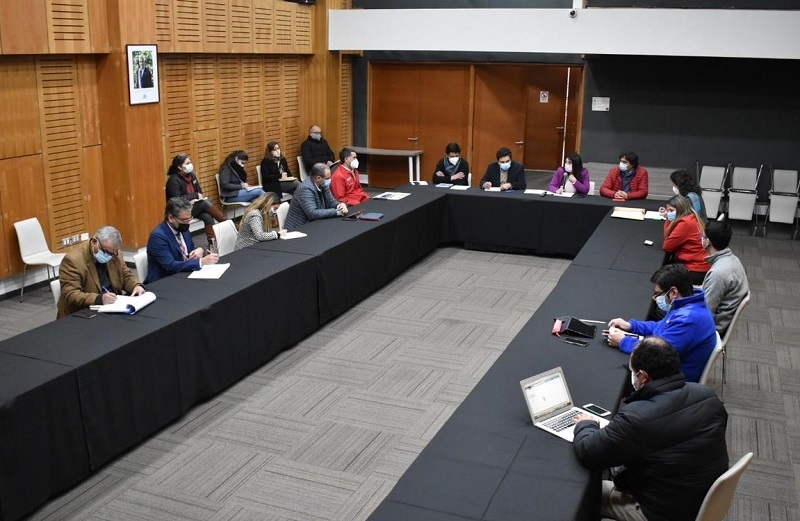 Gobernadora Regional encabeza reunión para trabajar en el déficit hídrico en el Maule 
