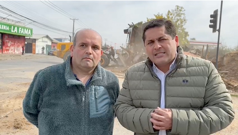 Se realizó demolición de antigua propiedad ubicada en la intersección de Arturo Prat con Presidente Ibañez