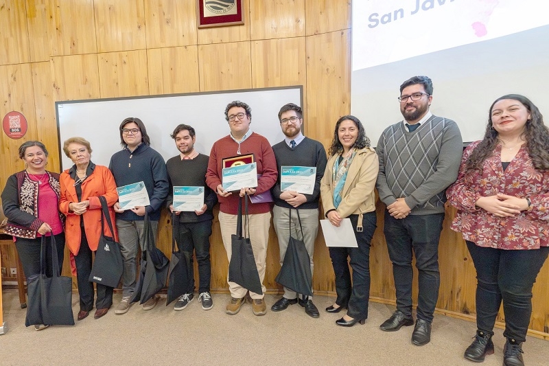 Estudiantes de la UTalca ganan reconocimiento por curso de alfabetización digital a personas mayores      
