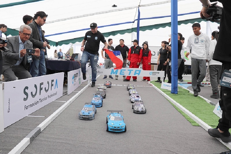 Alumnos de Talca y Yerbas Buenas competirán en la final nacional del torneo de autos propulsados por hidrógeno verde
