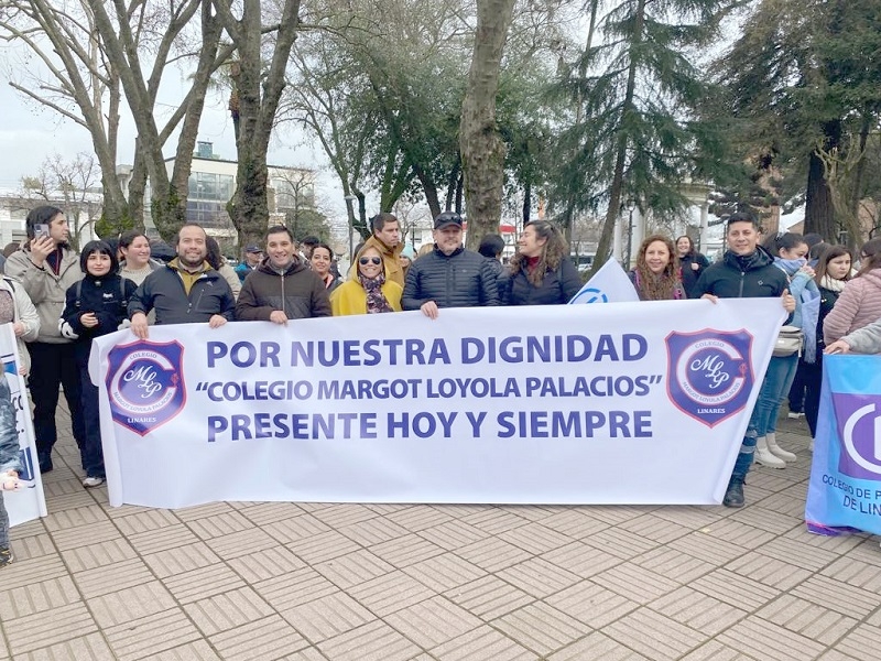 Profesores de Linares se sumaron a manifestación nacional del gremio