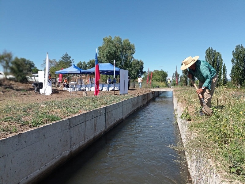 Analizan estado de obras de conducción de agua de riego 