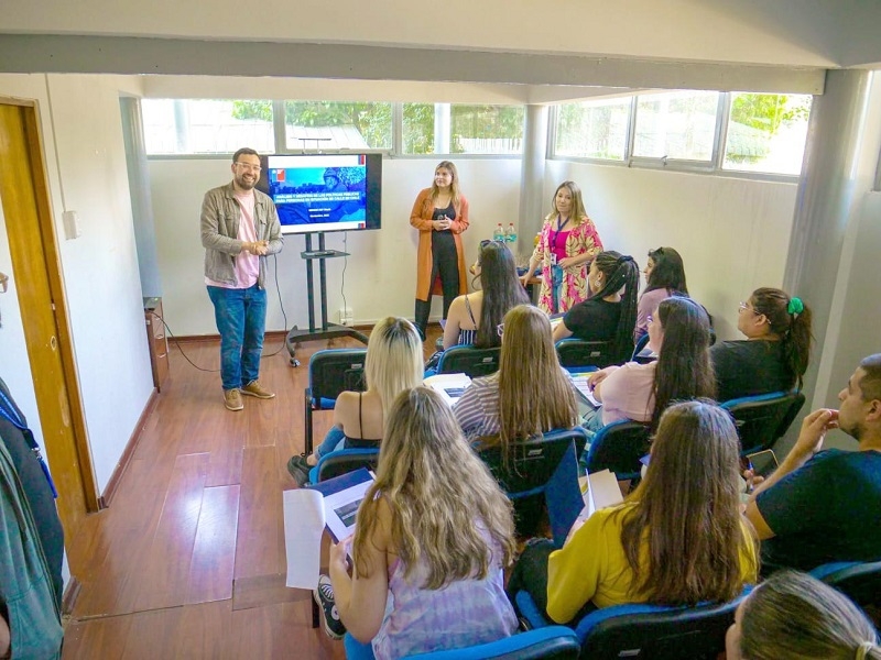 Carrera Administración Pública de Utalca conoció en terreno programas de Desarrollo Social y Familias