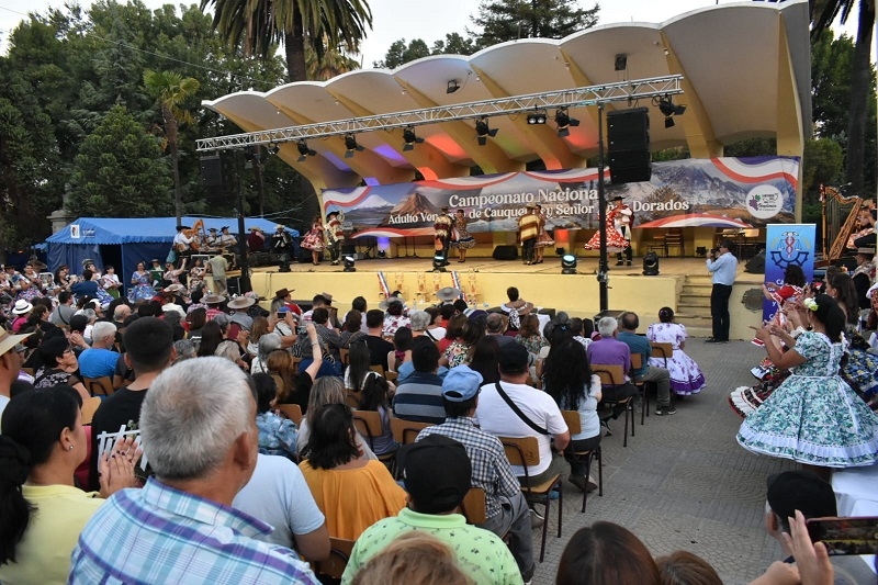  Exitoso comienzo de V Campeonato Nacional de Cueca Vendimia en Cauquenes