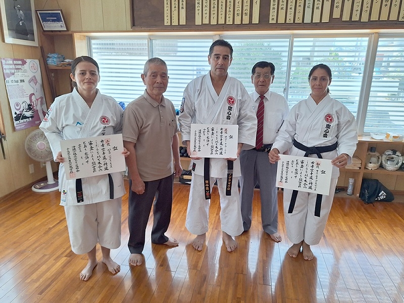 Deportistas linarenses graduados en Okinawa