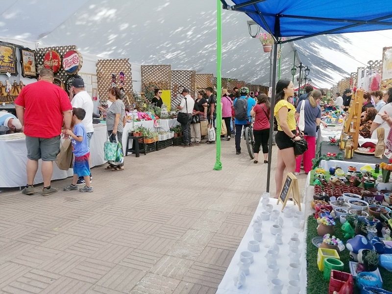 Finalizó Feria Navideña en Plaza de Armas de Linares