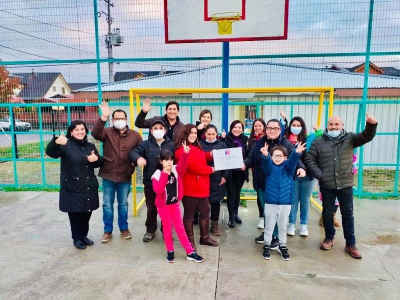 Más deporte para niños y jóvenes y mayor seguridad para vecinos del sector poniente Linares