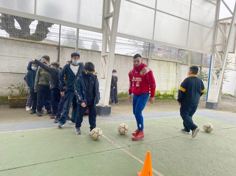 Albirrojos volvieron a clases con las clínicas deportivas junto a los alumnos de la escuela Ramón Belmar 