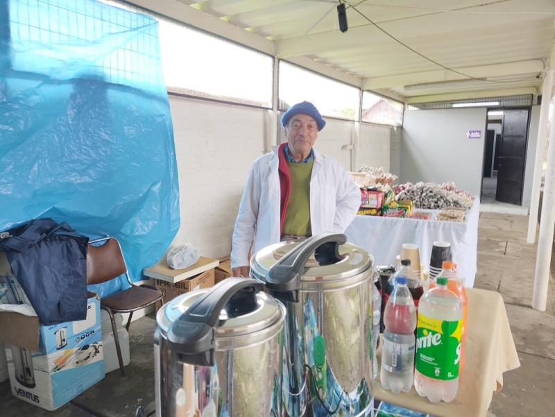 COMERCIANTE LINARENSE CUMPLIÓ 60 AÑOS VENDIENDO SUS PRODUCTOS EN EL ESTADIO.-