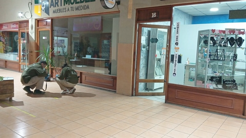 Linares investigan cuantioso robo en joyería