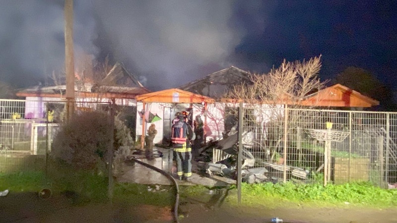 Incendio destruyó vivienda en sector Vara Gruesa de Linares