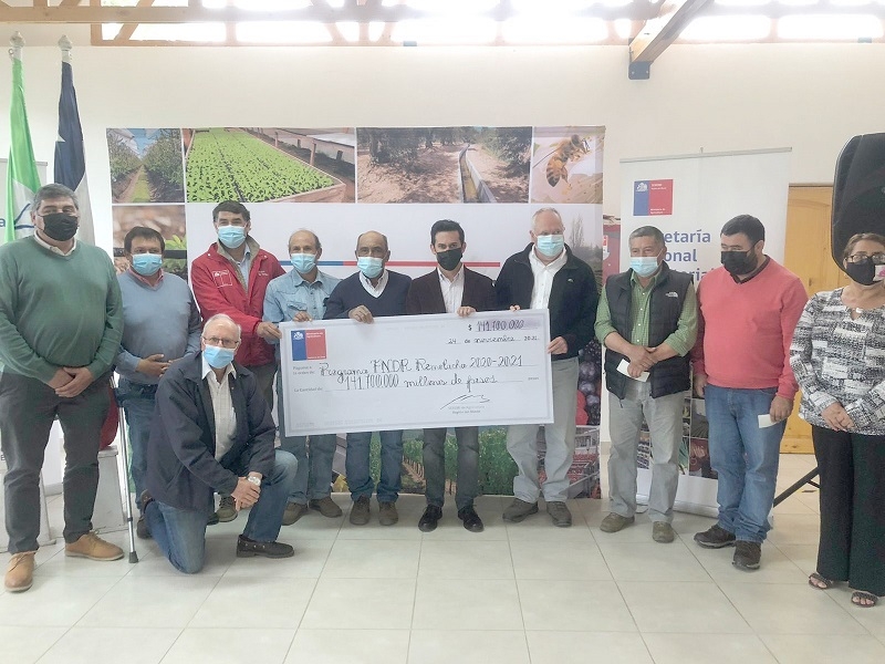 Más de 30 agricultores de Longaví reciben incentivos económicos por 41 millones de pesos