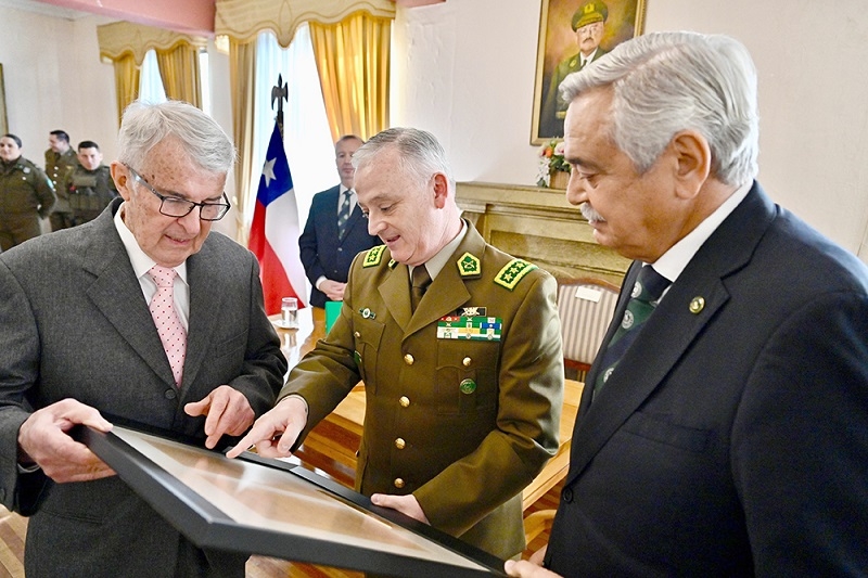 General Director Marcelo Araya lanzó libro “Carabineros de Chile en el Maule”
