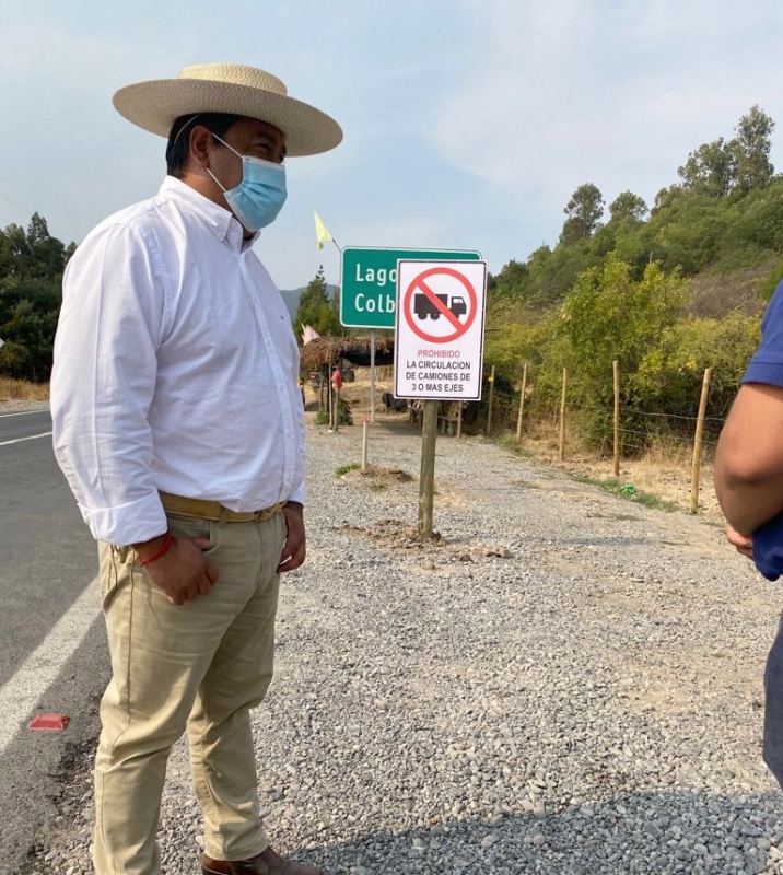  Alcalde de Colbún adoptó medidas para mantención del camino a Borde Lago