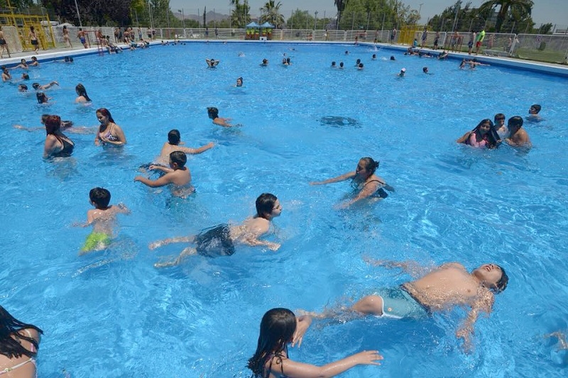 En Parral:   Piscina Municipal se convierte en alternativa para sobrellevar el caluroso verano