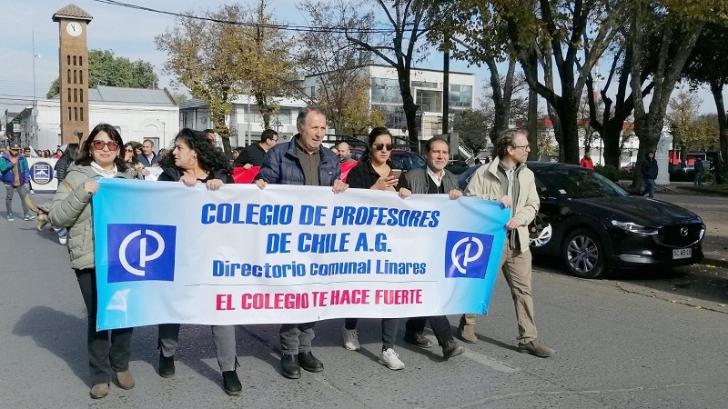 Profesores de Linares se suman a paro nacional de 48 horas