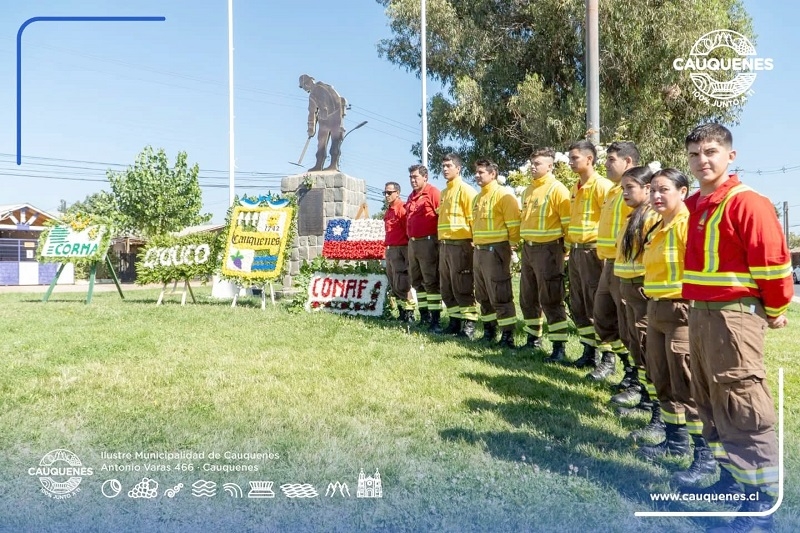 Cauquenes rindió homenaje a brigadistas forestales fallecidos en accidente aéreo 									