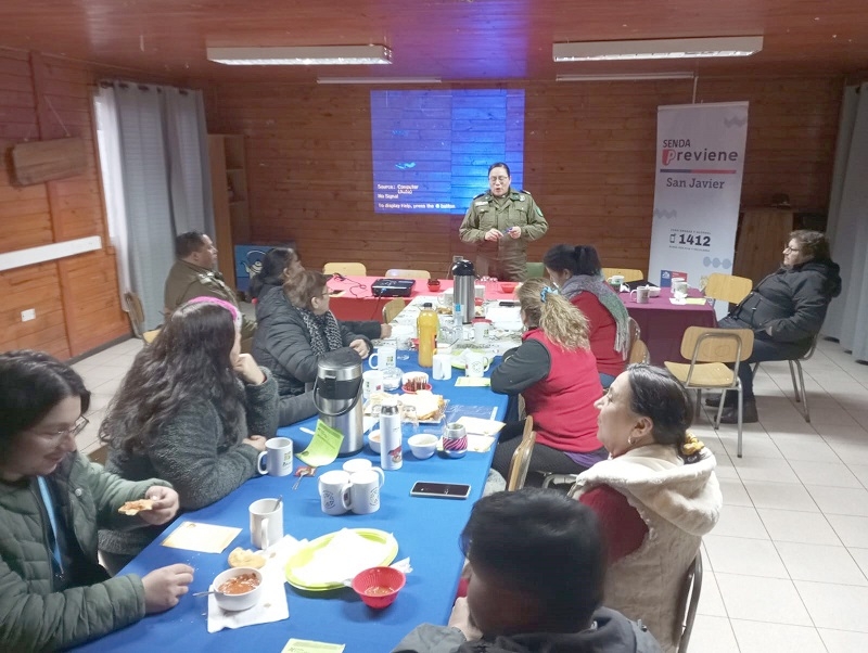 San Javier: Carabineros previene a la comunidad sobre la violencia intrafamiliar y motiva a denunciar