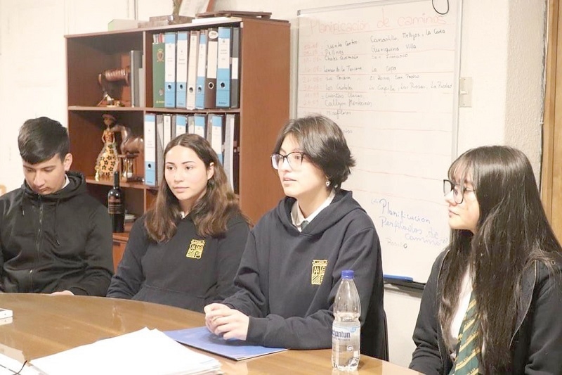 Centro de Alumnos del Liceo Bicentenario de Longaví se reunió con Alcalde para entregarle propuesta de mejoramiento del establecimiento educativo