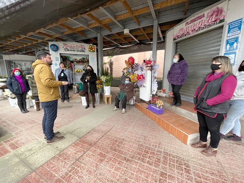 Autoridades buscan mejorar instalaciones de floristas de Linares