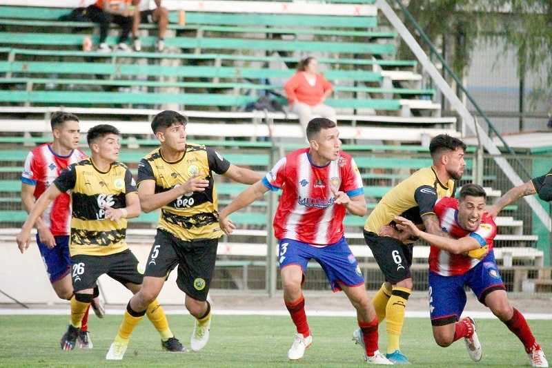 Milagro de Los Andes: Albirrojos lograron su primera victoria en el epílogo del partido frente a Lautaro de Buin 