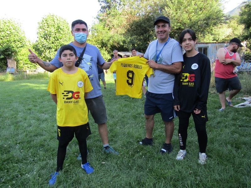 Escuela de Fútbol de Roblería recibe nuevos apoyos este verano