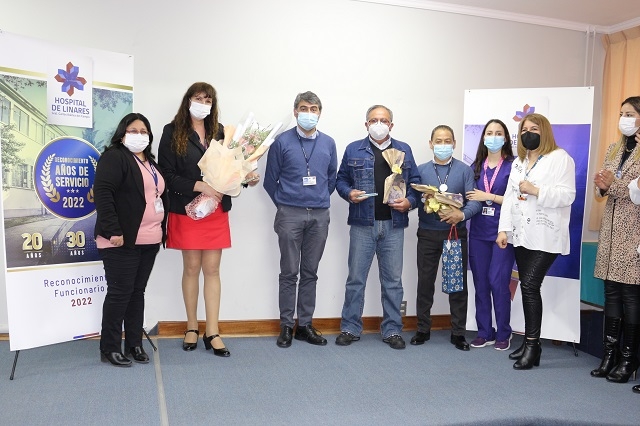 Hospital de Linares reconoce a funcionarios con 20, 30 y 40 Años de Servicio 