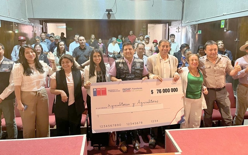 Gobierno entrega bonos de recuperación a afectados por inundaciones en Chanco