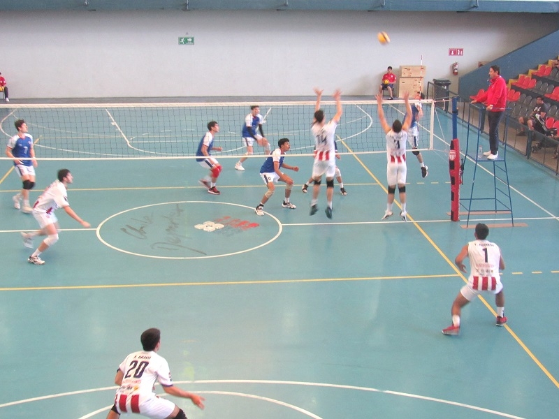 Vóleibol Liga A 1: Linares comenzó remachando fuerte de local ganando sus dos partidos 