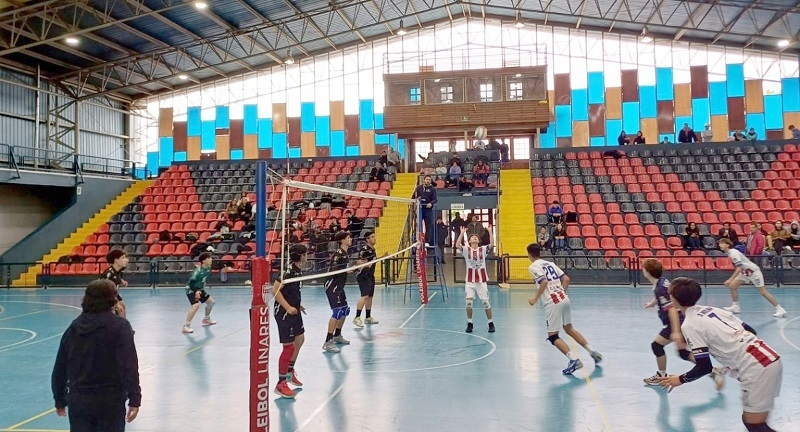 Linares se prepara para los Juegos Binacionales con nueva carpeta en el gimnasio