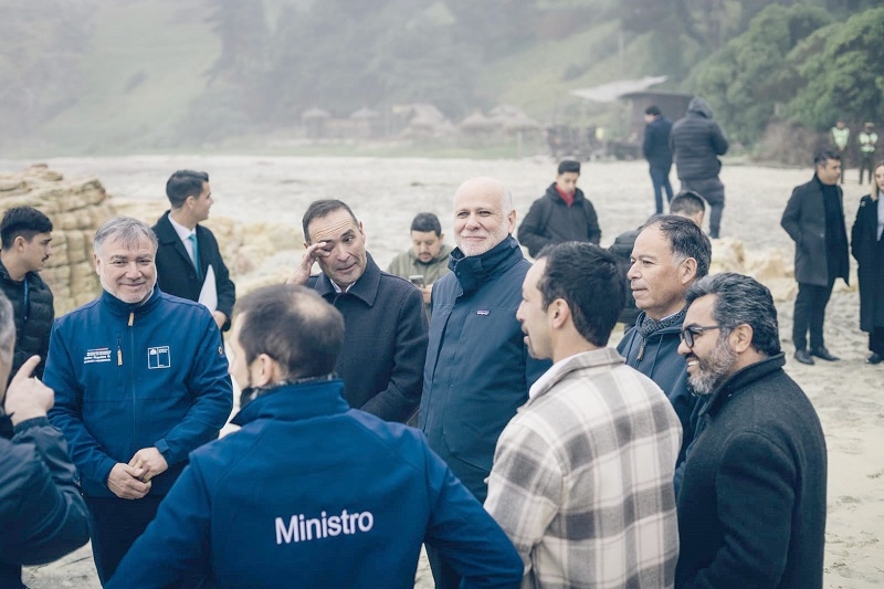  Ministros del Interior y Bienes Nacionales anuncian proyecto de ley que facilitará el acceso a las playas