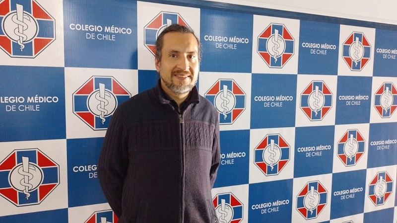 Colmed cuestiona dichos del alcalde de Linares sobre sueldos de médicos en salud municipalizada