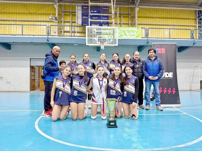 Linares se hizo fuerte en damas  y varones en la Final Regional Sub14 en  Vóleibol 