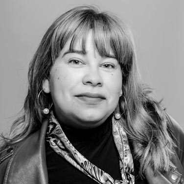 Escritora Valeria Cáceres en Linares